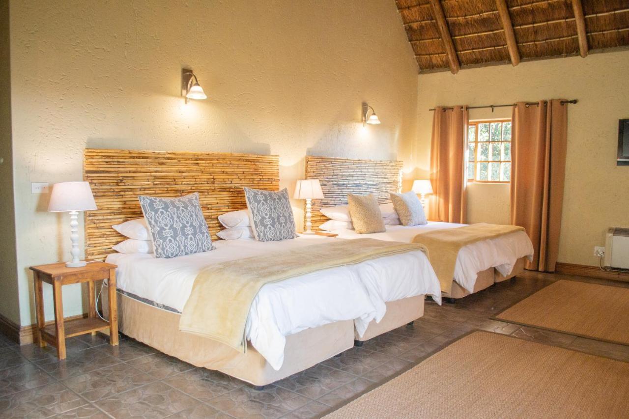 Safari Club Guest Lodge Or Tambo International Airport ケンプトンパーク エクステリア 写真